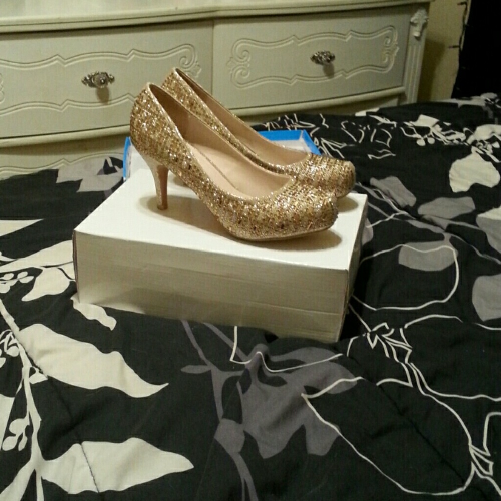 High heels - Picture 2 of 3
